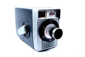 Kodak brownie 8mm f2.7 cine camera (clockwork edition) with case. - Picture 1 of 12
