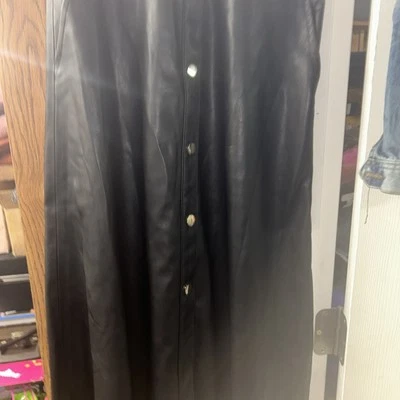 Saia Midi Philosophy Republic Preta Couro Vegano P Nova Sem etiquetas - Imagem 1 de 4