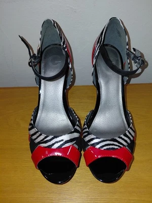 Sapato Feminino G by Guess Vermelho Patente Preto Zebra Plataforma Peek A Boo Tamanho 10 M - Imagem 1 de 4