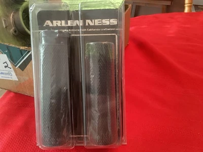 Empuñaduras moleteadas Arlen Ness 07-324 cromo fusión para Harley Cable Op nuevas Foto 1 de 4