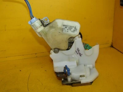 Nissan Xterra 2000-2004 OEM LH lado del conductor puerta trasera pestillo 00 01 02 03 04 Foto 1 de 4