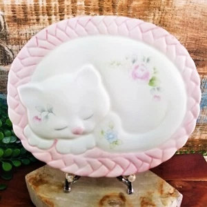 Vintage Pfaltzgraff Tea Rose Stoneware Cat on Rug Wall Plaque Trivet Pink Ivory - Picture 1 of 6