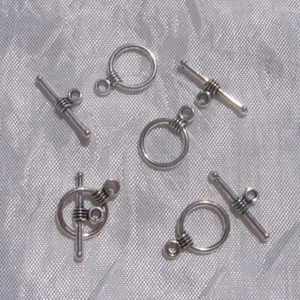 LOT de 12 sets de FERMOIRS TOGGLE 11x16mm / 19x6mm ROND ET BARRE AGENTÉ - T23 - Picture 1 of 3