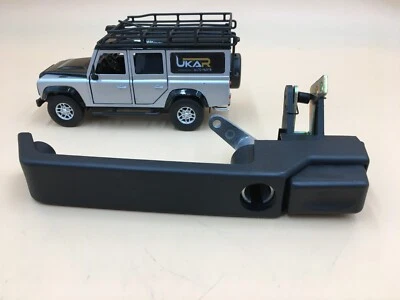 Land Rover Defender 110 Manija de puerta exterior izquierda Parte# MXC7651 Foto 1 de 3