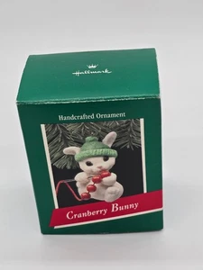 Hallmark Ornament - 1989 - Coniglietto di mirtillo rosso - Foto 1 di 2