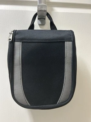 American Tourister 黑色带灰色帆布化妆品挂袋拉链 — 第 1/4 张图片