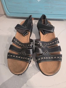 Sandalias Clarks Lexi Evelyn de cuero negro con tiras para mujer 9W - Imagen 1 de 8