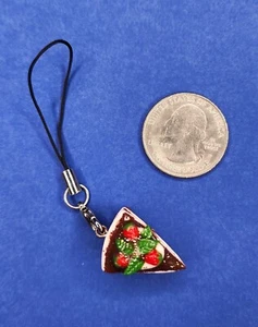 Ręcznie robiony charm plaster ciasta czekoladowego truskawki – miniaturowe akcesoria spożywcze - Zdjęcie 1 z 4