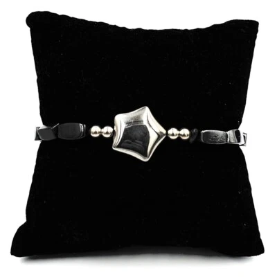 Bracciale unisex elastico con stella argento e grani di ematite vintage usato - Immagine 1 di 4