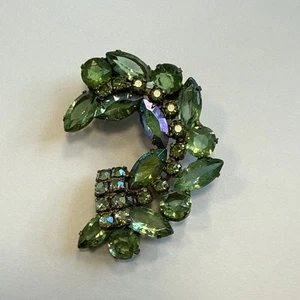 Vintage Brooch Shape Brilliant Green Glass Rhinestones Pin Grape Cluster - Picture 1 of 7