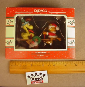 Gato Enesco Garfield de colección con adorno de Navidad Odie sin usar, en caja 1978 Teeter Totter - Imagen 1 de 5