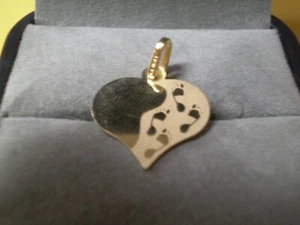 14K Yellow Gold Ladies Footsteps Heart Pendant 1.1 grams - Picture 1 of 2