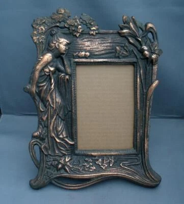 Antigua escultura de hierro fundido Art Nouveau jardín dama enchapada en cobre marco vintage Foto 1 de 4