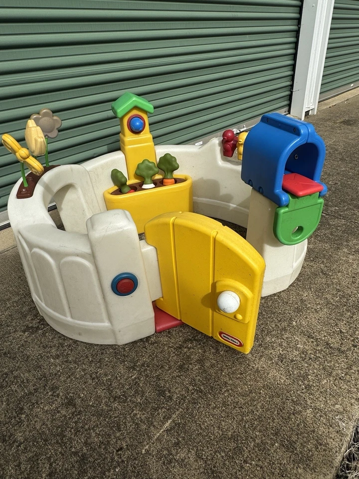 Centro de actividades para niños pequeños Little Tikes de colección con verduras y letras Foto 1 de 4