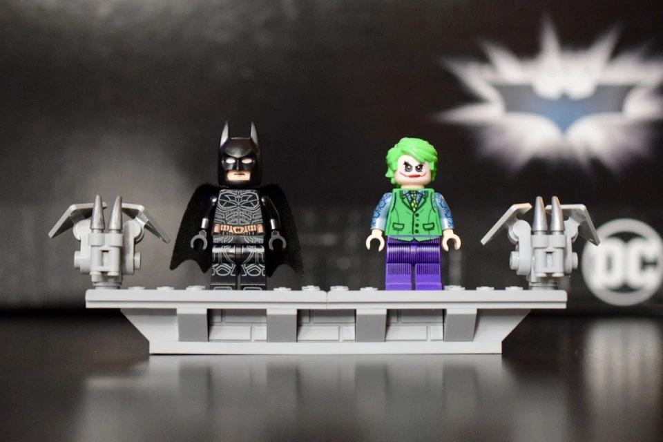 LEGO 76240 Caballero Oscuro Minifiguras Exclusivas + Soporte: Batman sh791 y Joker sh792 Foto 1 de 2