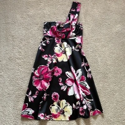 NUEVO CON ETIQUETAS $80 The Limited Vestido Para Mujer Cóctel Floral Un Hombro Negro Rosa Talla 0 Foto 1 de 4