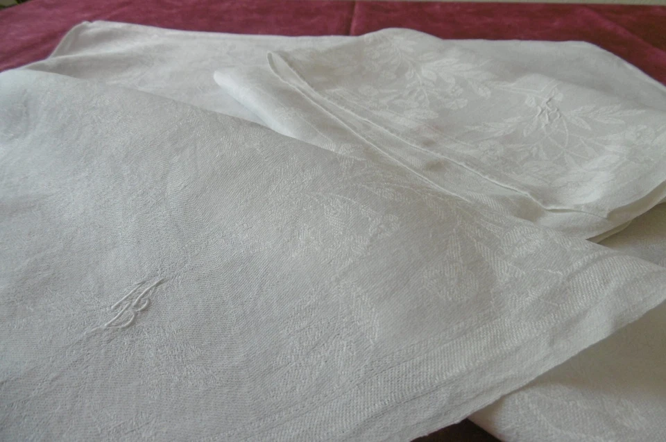 Nappe + 2 serviettes en DAMAS lumineux MONOGRAMMéES - Photo 1/4