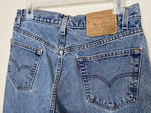 VTG 553 LEVI'S 33 x 31 Blue Jeans Relaxed Fit Straight Leg Light Wash W33 x L31 - Picture 1 of 10