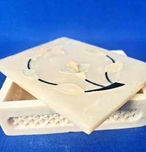 Schmuckschatulle handgeschnitzt Marmor Speckstein filigran Perlmutt Intarsien 4x3" - Bild 1 von 7