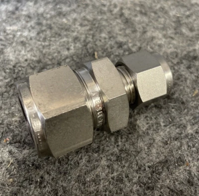 Let-Lok 763LSS5/8x3/8 5/8 x 3/8" Tube 316 Stainless Steel Union Reducer New - Image 1 of 4