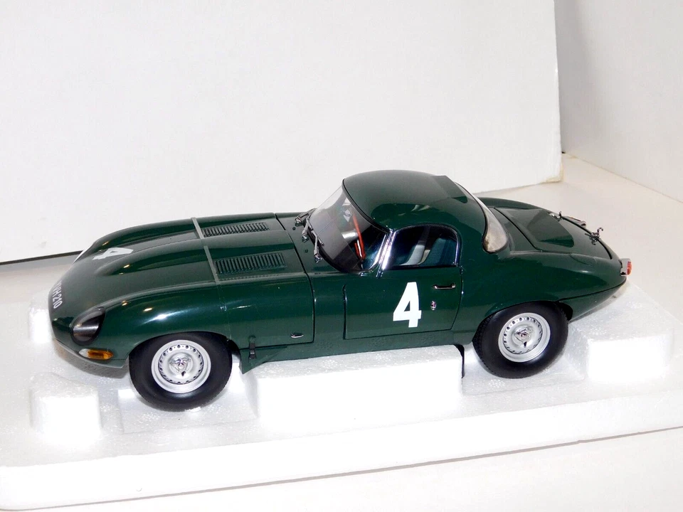 JAGUAR E-TYPE LIGHTWEIGHT YVH210 N 4 P. SUTCLIFFE PARAGON 98342 1:18 - Photo 1/4