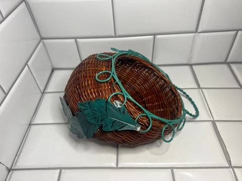 Vintage Brown & Green Round Hanging Wicker Basket w/ Metal Leaves - 8.5" Cover