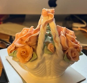 CERAMIC BUSHEL OF ROSES DISPLAY - Bild 1 von 1
