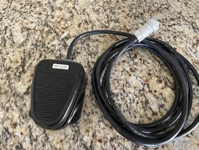 Interruptor de pie estándar bipolar Covidien Valleylab E6009 Foto 1 de 4