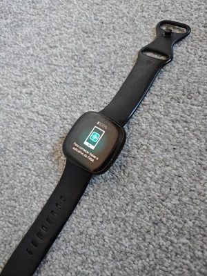 Fitbit Versa 3 Health & Fitness Smartwatch with GPS AE98 - Image 1 of 4