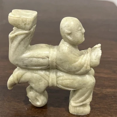 ВИНТАЖНЫЙ УНИКАЛЬНЫЙ АЗИАТСКИЙ МЫЛЬНЫЙ КАМЕНЬ РЕЗЬБА СЛОЖЕННЫЙ МАЛЬЧИКОВ ПРЕСС-ПАПЬЕ СТАТУЯ - Изображение 1 из 4