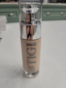 Alabastro TIGI 1 oz. Botellas base líquida, satén, maquillaje sin usar - Imagen 1 de 1