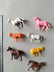 CHEVAUX ANES  MINIATURE  ANIMAUX   PLASTIQUE G728 - Imagen 1 de 1