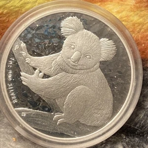 Australia 2009 Koala Bear Smiling in Eucalyptus Tree $1 1 Oz Pure Silver in Mint - Picture 1 of 4