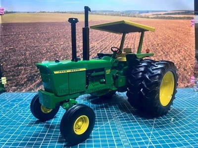 New super-detailed Ertl 1:16 John Deere 4320 Tractor Model - Image 1 of 4