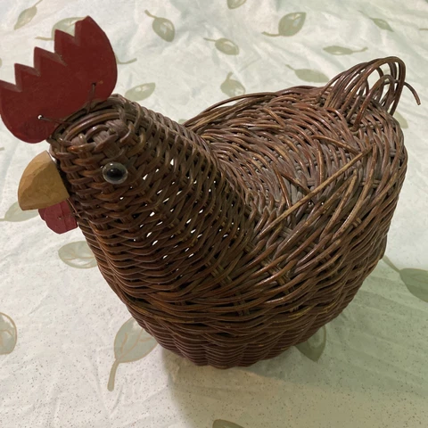 Vtg Wicker Basket Chicken ~ Rooster Shaped Cover