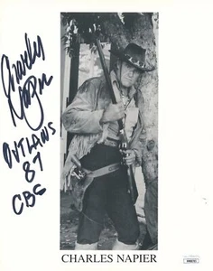 Charles Napier - Outlaws 87 CBS signiert/beschriftet 8x10 s/w Foto JSA 159927 - Bild 1 von 2