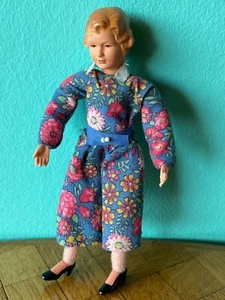 Frau Caco 80er ? Biegepuppe Puppenhaus Puppenstube 1:12 dollhouse flexible doll - Bild 1 von 3