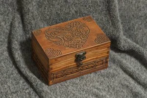 Celtic Hearts wooden jevelery box/casket - Picture 1 of 7