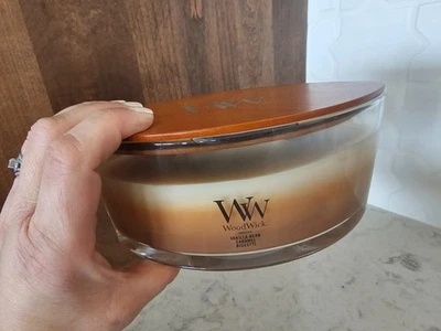 WoodWick 咖啡厅糖果三部曲椭圆香氛蜡烛 16 盎司,炉威克木芯 — 第 1/4 张图片
