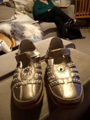 Sandalias para mujer con correa de cuero doradas talla 4 AMBLERS - Imagen 1 de 4