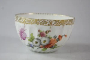 ANTIQUE 19th Century DRESDEN HAND PAINTED FLORAL PATTERN SUGAR BOWL - Picture 1 of 8