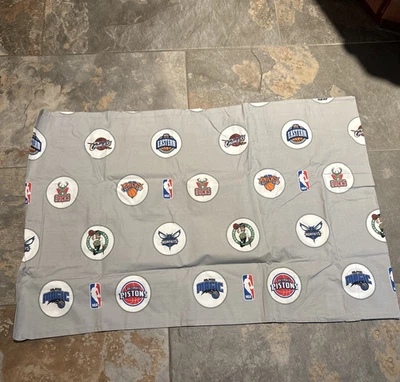 Logotipos del equipo de la Conferencia Este de la NBA Pottery Barn estándar 2 fundas de almohada adolescentes Foto 1 de 4