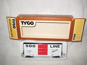 MIB Tyco Train Scala HO 371B Line SOO High Cube Box Car, Bianco e Nero con Rosso - Foto 1 di 11