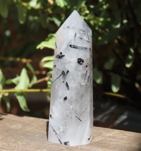 Generador Turmalina Negra en Cristal de Cuarzo Pulido 79 Gramos 80mm Alto - Imagen 1 de 10