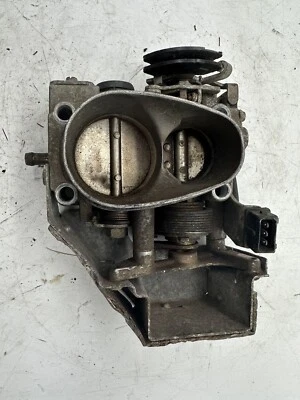 Corpo do acelerador 90-92 VW Passat MK2 Golf GTI Jetta GLI Passat B3 manual 2L 16V 9A - Imagem 1 de 4