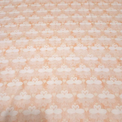 I Do BTY Dan Morris Acolchado Tesoros Boda Cisnes Polvoriento Melocotón Foto 1 de 3