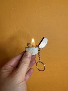 Vintage Rounded Off Flip Top Keychain Lighter - Picture 1 of 3