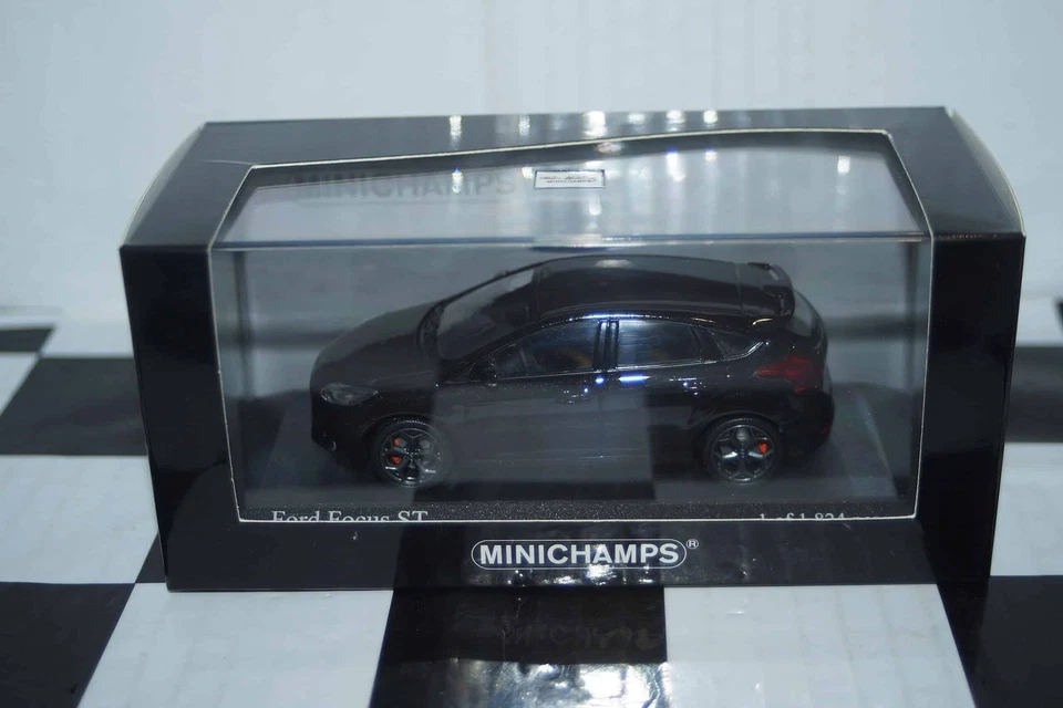 Minichamps Ford Focus ST 2011 black 5 Door 400 081000,1:43 Diecast - Image 1 of 4