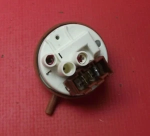 Dishwasher HOTPOINT FDL570G.R PRESSURE SWITCH - Picture 1 of 1
