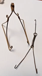 1 Tellerhalter für Wand und 1 Tellerständer aus Messing - alt - Bild 1 von 9